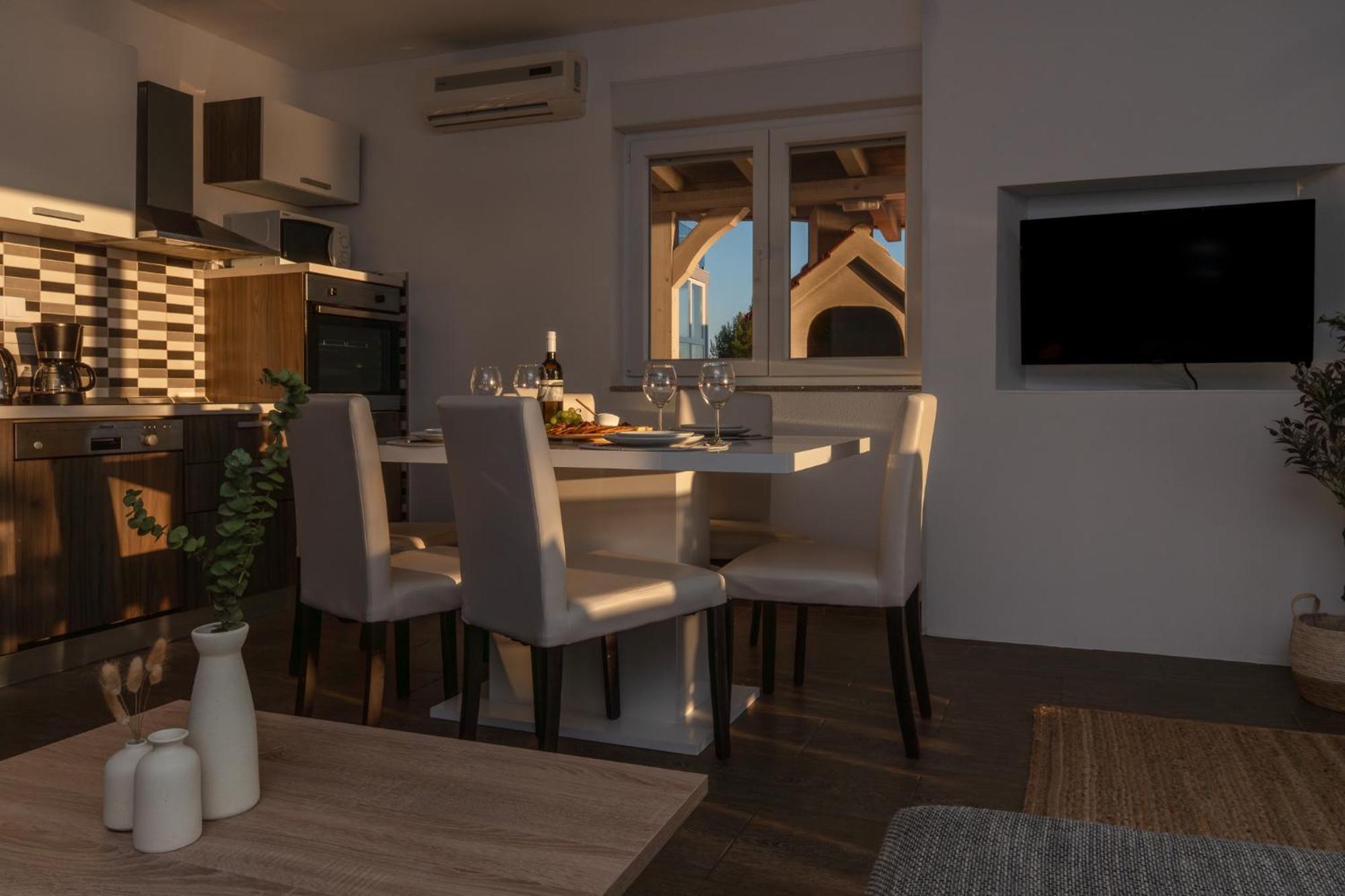 Sunny Hill Apartments With Rooftop Pool Čelina Exterior photo