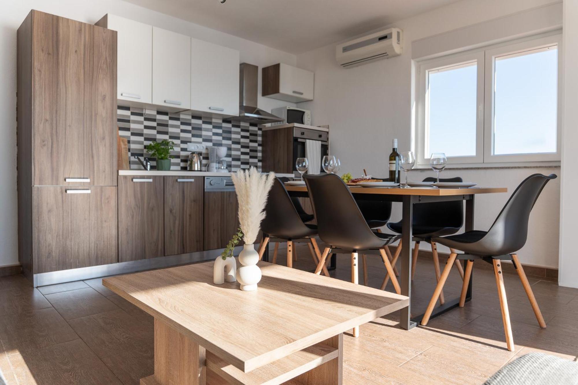 Sunny Hill Apartments With Rooftop Pool Čelina Exterior photo